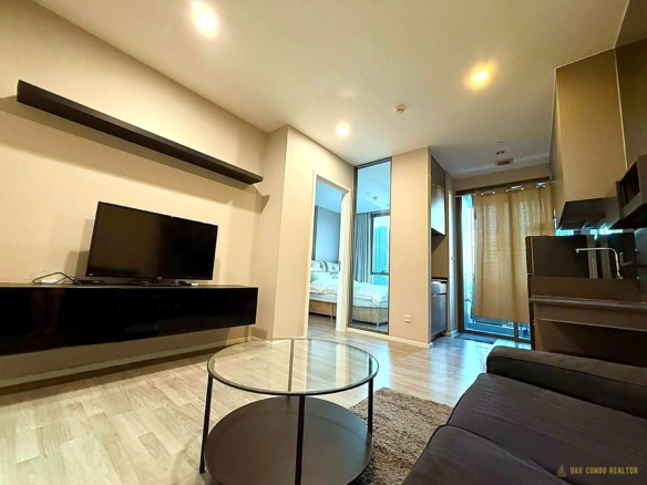 1-Bedroom Condo for Rent at The Room Sukhumvit 69 (37.5 sqm) — Phra Khanong BTS