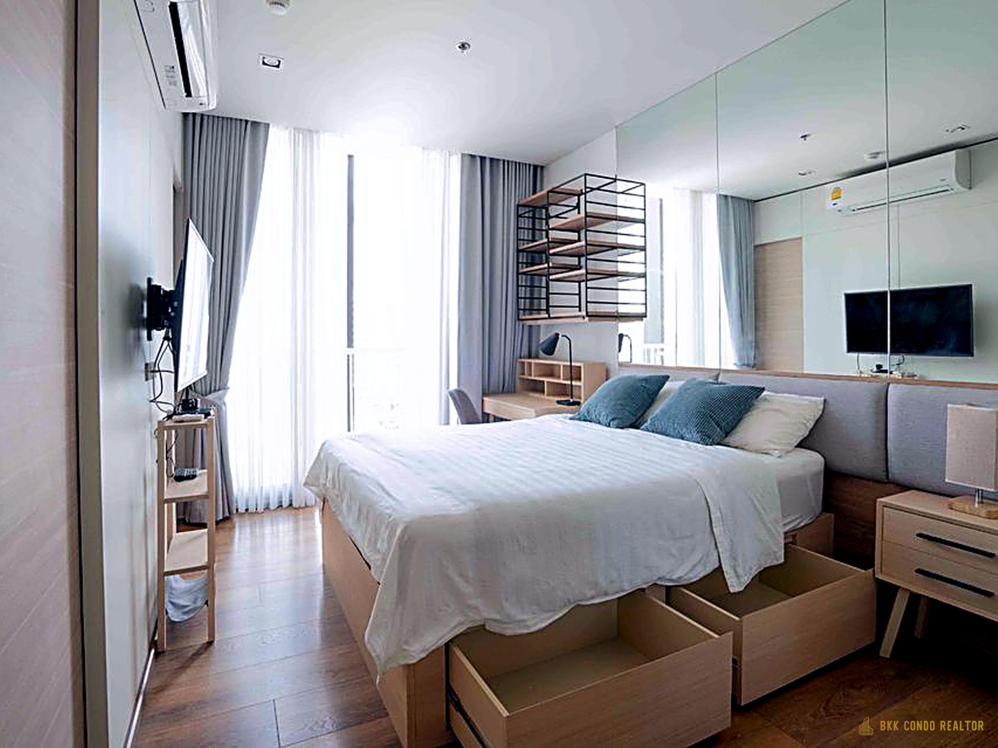 Studio Condo for Rent at Park Origin Phrompong (30 sqm) — Phrom Phong BTS