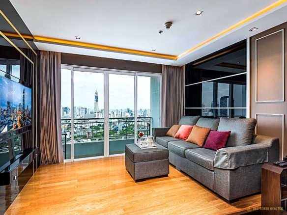 2-Bedroom Corner Condo for Rent at Circle Condominium (72 sqm) — Phetchaburi MRT