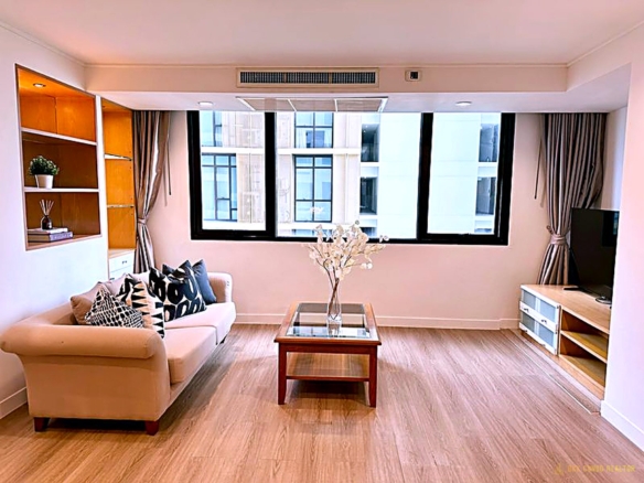 2-Bedroom Condo for Rent at The Royal Place 1 (84 sqm) — Ratchadamri BTS