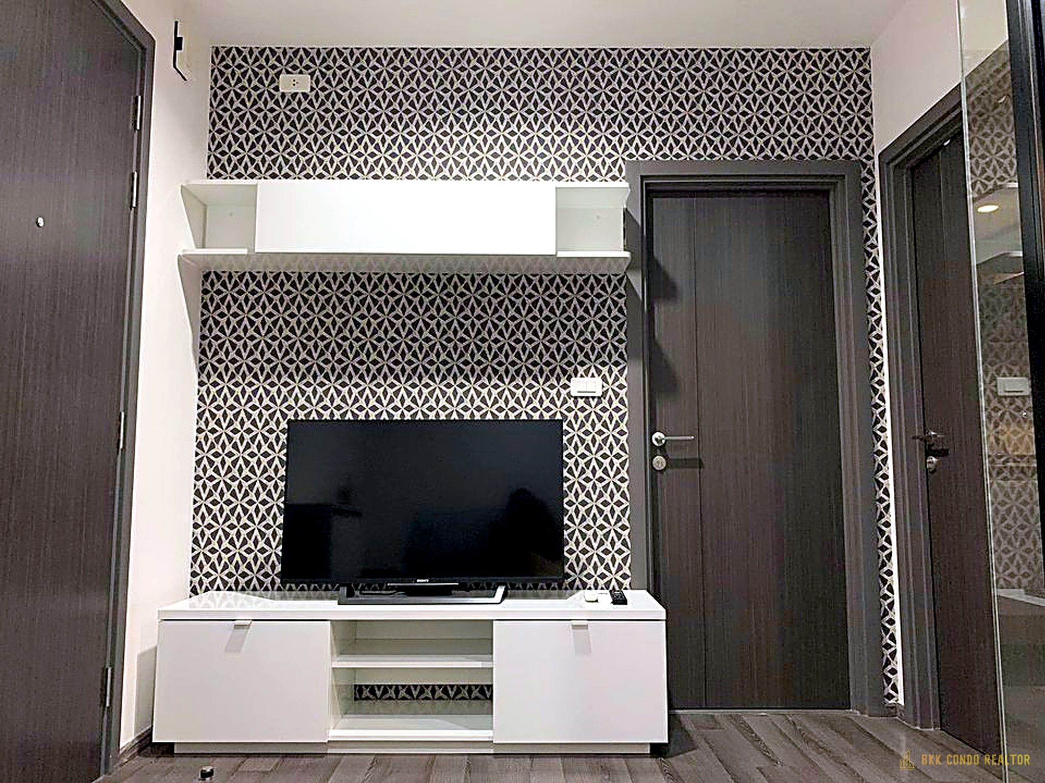 1-Bedroom Condo for Rent at The Base Park West (30 sqm) — On Nut BTS