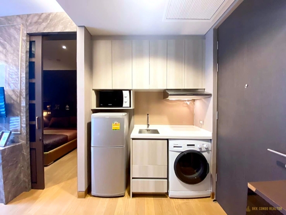 1-Bedroom Condo for Rent at Lumpini 24 (30 sqm) — Phrom Phong BTS